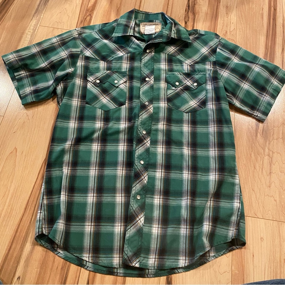 Wrangler Green Plaid Men's Short Sleeve Shirt—M (slightly flawed)